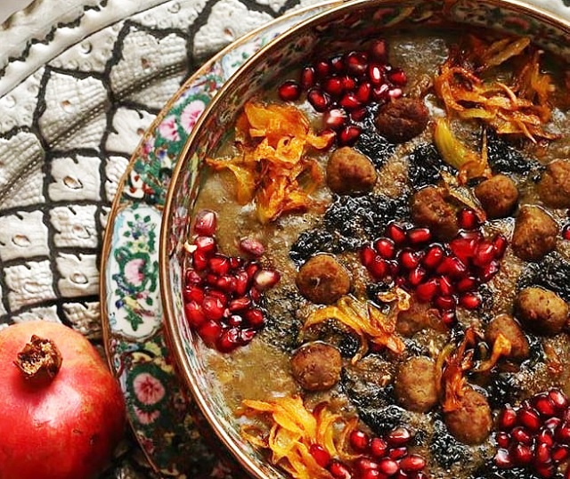 فوت و فن‌های خوشمزه شدن آش انار شیرازی