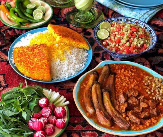 خورشت قیمه بادمجان از انواع خورش مجلسی ایرانی است