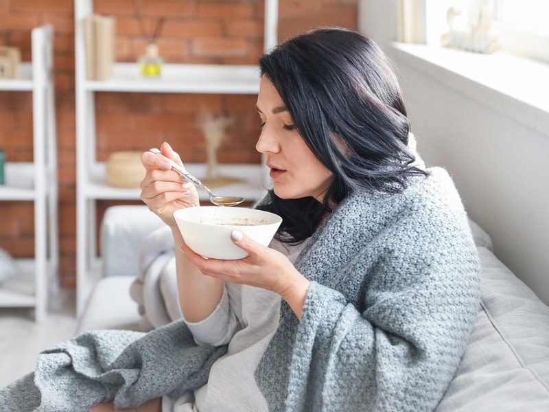 لیست ۱۷ غذا و خوراکی‌ ضد سرماخوردگی برای درمان فوری آن