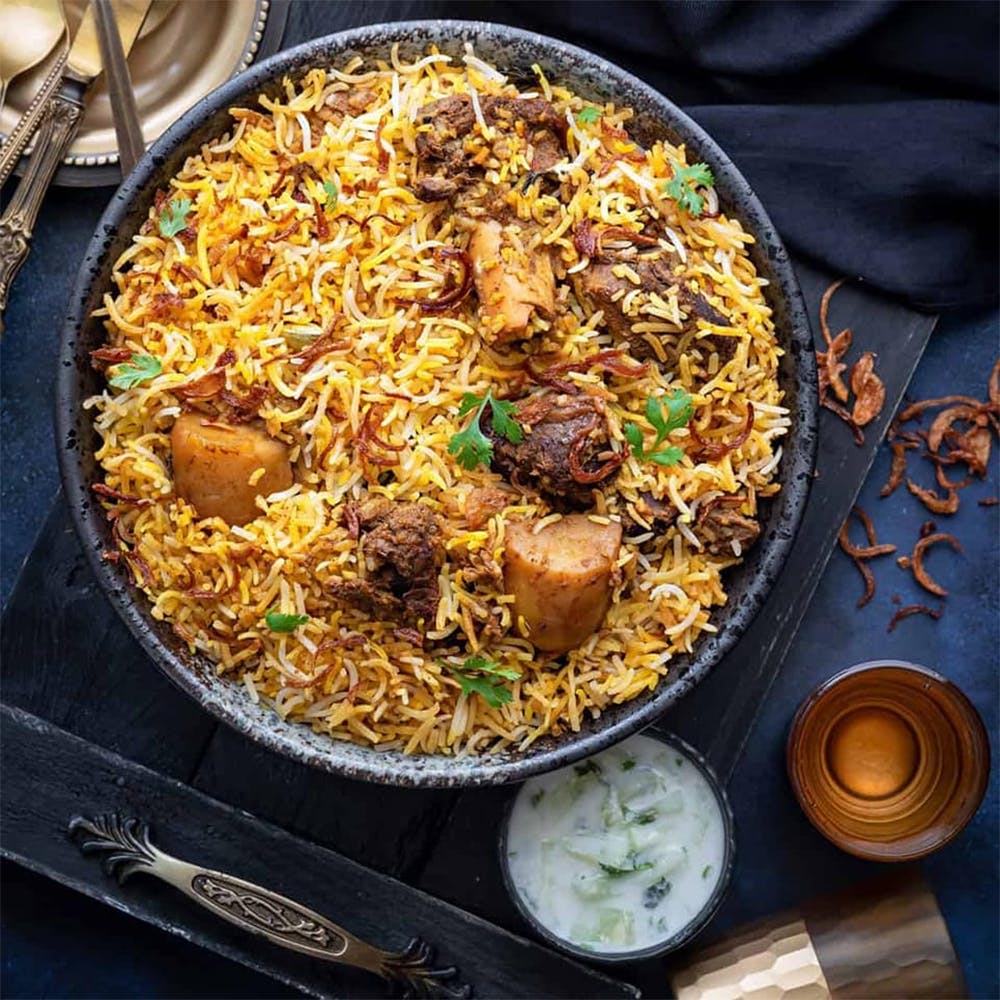 زیر برنجی یا چلو گوشت لری از غذاهای مجلسی ایرانی با برنج است
