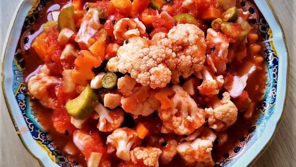 طرز تهیه ترشی سالاد مشهدی در یک نگاه