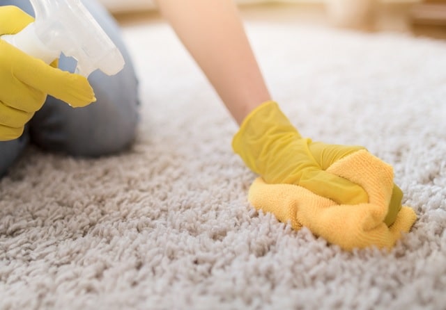 نکاتی که باید برای شستن فرش و قالیچه ماشینی در خانه بدانید