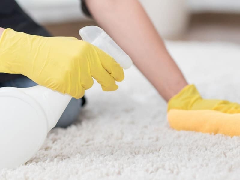 ۱۰ روش قالیشویی در خانه برای انواع فرش دستباف، ماشینی و روشن