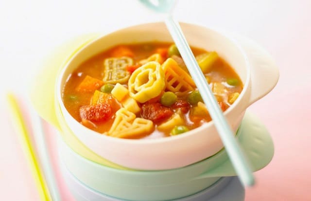 سوپ به عنوان غذای کمکی کودکان