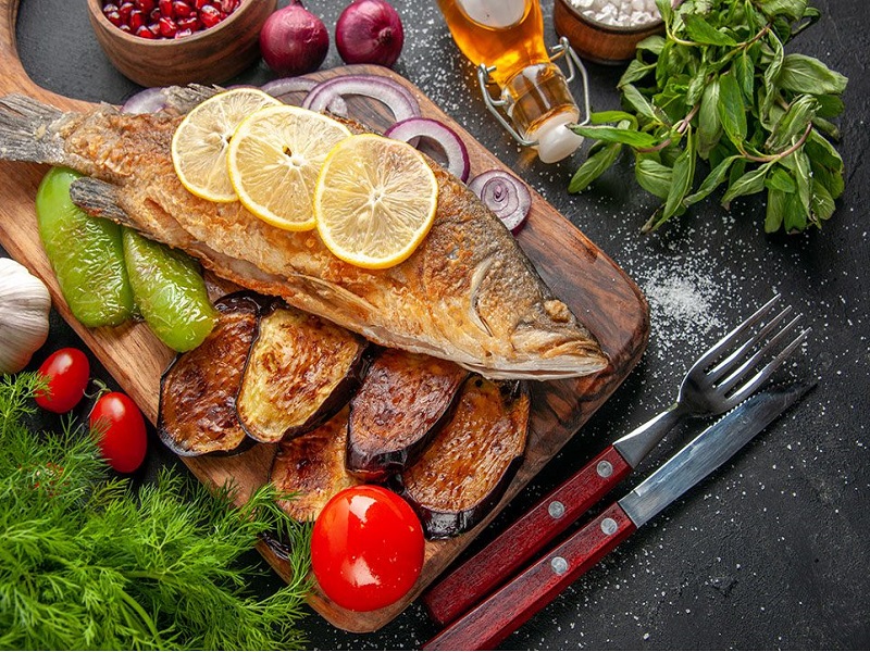 طرز تهیه ماهی خوشمزه بدون بو به روش سرخ کردن، در فر، کبابی و بخارپز
