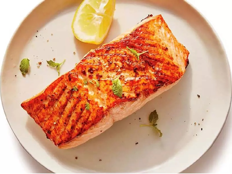 ۱۵ نکته و فوت و فن سرخ کردن ماهی به روش مجلسی و رستورانی