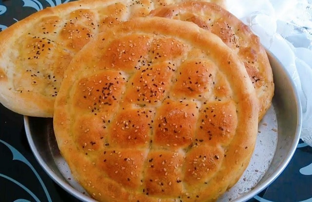 طرز تهیه نان شیرمال از انواع نان سنتی ایرانی