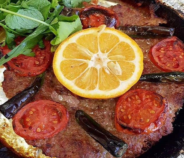 کباب مشهدی از انواع کباب سنتی ایرانی در تابه