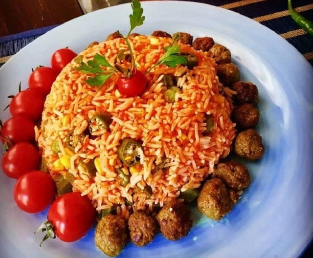 مراحل طرز تهیه بامیه پلو با گوشت قلقلی 