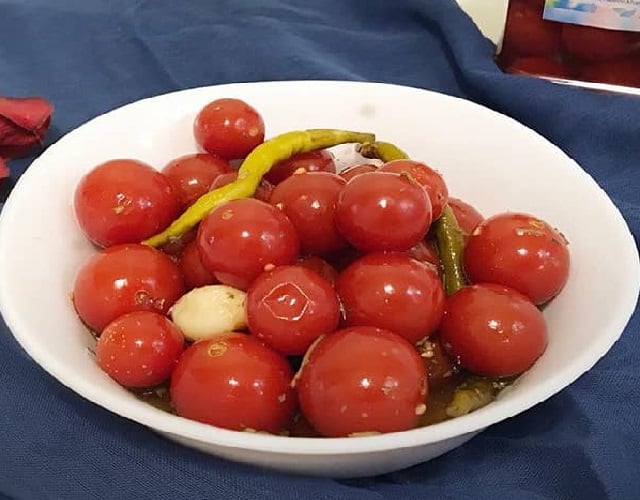 طرز تهیه شور گوجه با آب گوجه