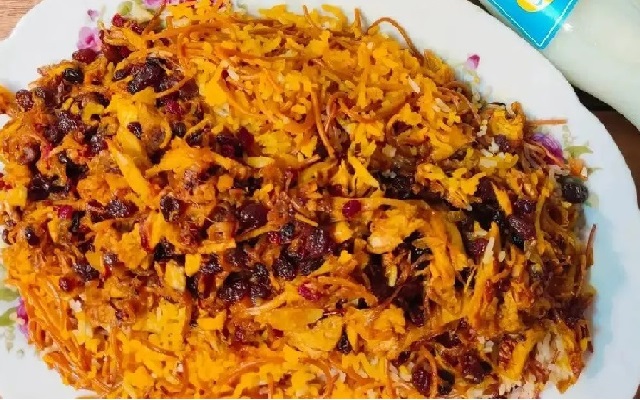 طرز تهیه رشته پلو مشهدی با مرغ ریش ریش