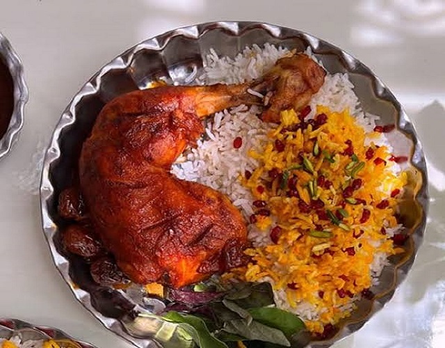 طرز تهیه یخنی مرغ در یک نگاه