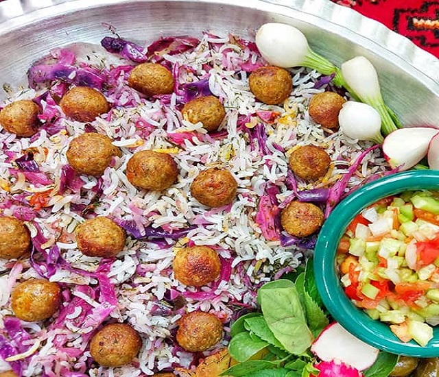 مراحل طرز تهیه کلم پلو با کلم قرمز و گوشت چرخ کرده