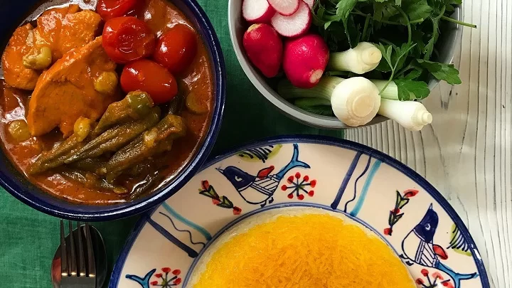 خورش برای شام چی درست کنم؟ طرز تهیه خورش بامیه با مرغ