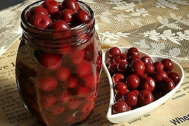 طرز تهیه انواع شور | روش تهیه آلبالو شور