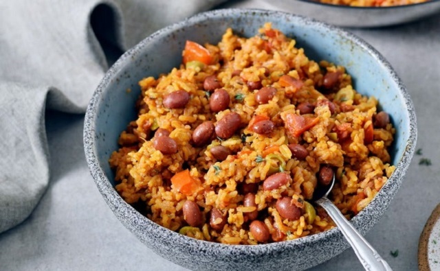 مراحل طرز تهیه لوبیا پلو با لوبیا چیتی و مرغ