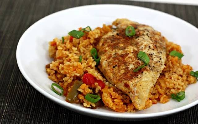 دمپختک بلغور با مرغ و لوبیا سبز از انواع غذا با لوبیا سبز