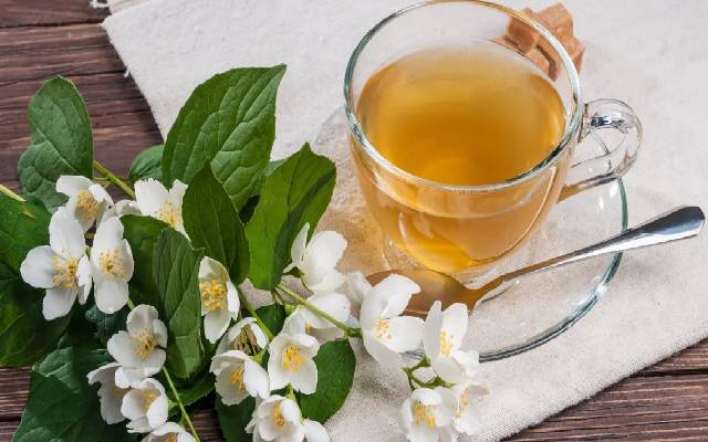 مراحل طرز دم کردن چای سفید