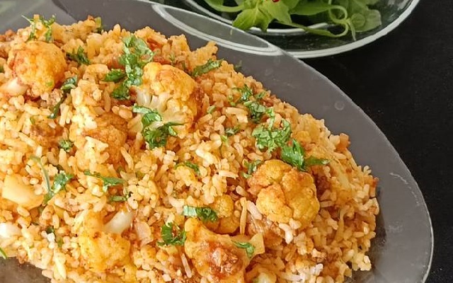 مراحل طرز تهیه گل کلم پلو با گوشت چرخ کرده