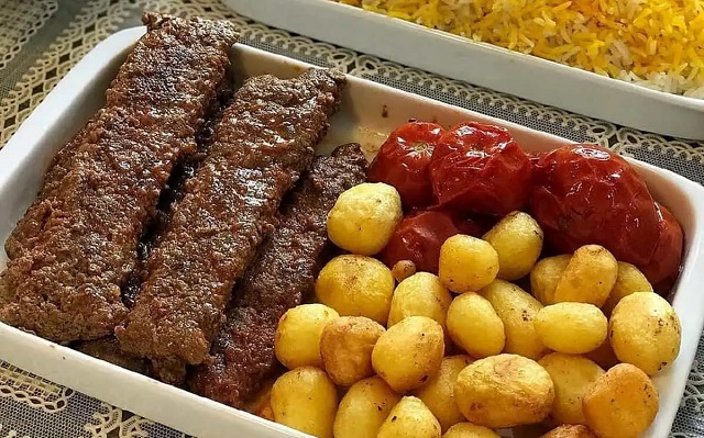 مراحل طرز تهیه کباب تابه ای در فر به صورت رژیمی