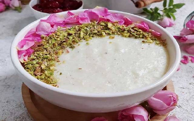 فوت و فن‌های خوشمزه شدن شیر برنج مجلسی با خامه