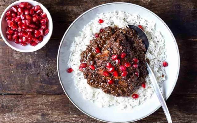 مراحل طرز تهیه فسنجان تجریشی
