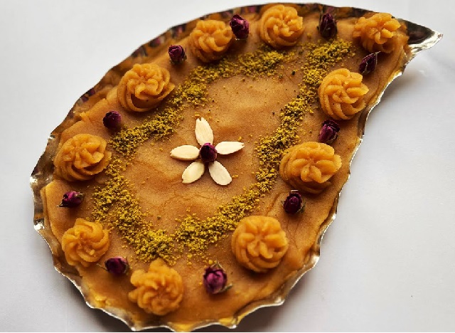 مراحل طرز تهیه حلوا بیسکویتی برای ماه رمضان