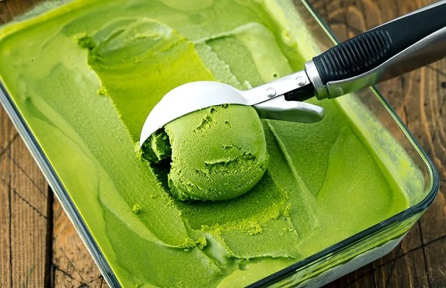 مراحل طرز تهیه بستنی چغاله بادام ساده؛ دسر خوشمزه بهاری
