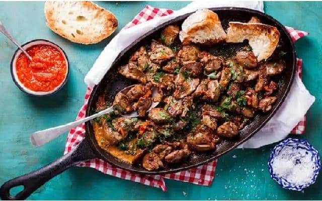 مراحل طرز تهیه خوراک دل و جگر مرغ خوشمزه