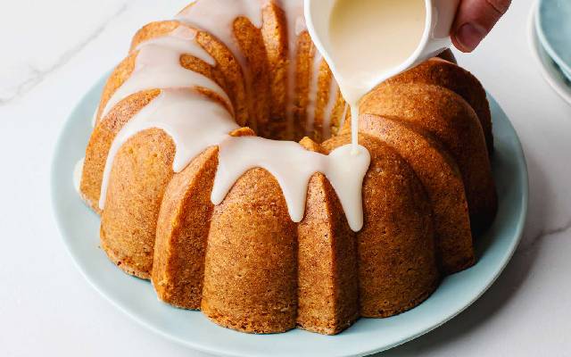 مراحل طرز تهیه سس وانیلی برای روی کیک و دسر