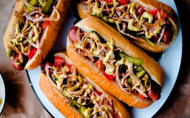 مراحل طرز تهیه هات داگ مرغ خانگی مراحل طرز تهیه هات داگ مرغ خانگی