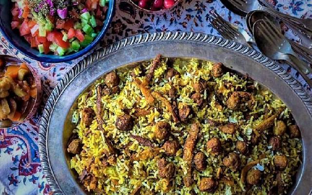 مراحل طرز تهیه پلو ماش و کلم قمری اصفهانی