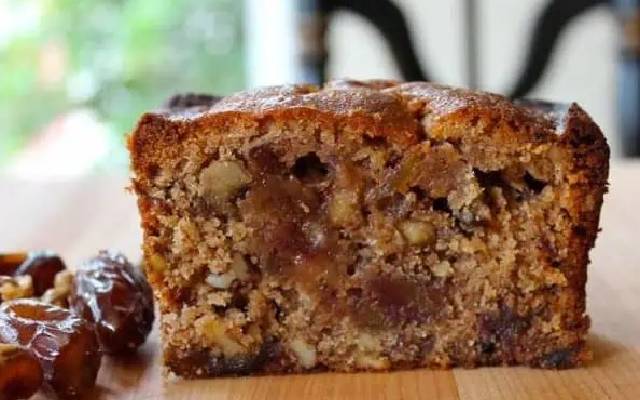 مراحل طرز تهیه کیک خرمایی