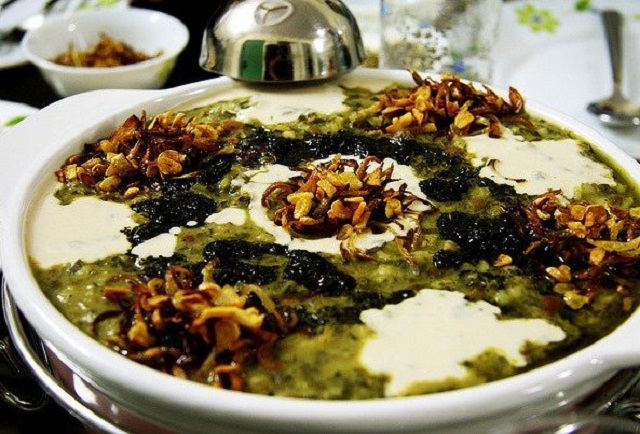 مراحل طرز تهیه آش والک محلی