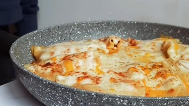 نکات مهم در طرز تهیه لازانیا خرد شده بدون فر در تابه نکات مهم در طرز تهیه لازانیا خرد شده بدون فر در تابه