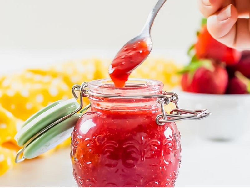 طرز تهیه سس توت فرنگی؛ در یک نگاه