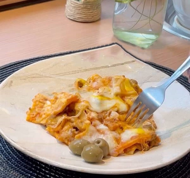 مراحل طرز تهیه لازانیا فوری در قابلمه مراحل طرز تهیه لازانیا فوری در قابلمه