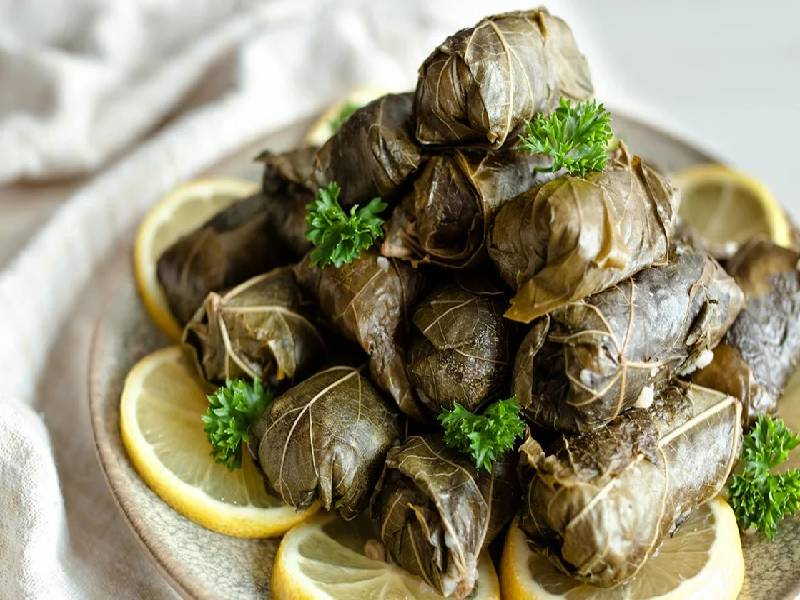 طرز تهیه دلمه برگ مو با مرغ