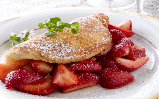 طرز تهیه املت توت فرنگی در یک نگاه طرز تهیه املت توت فرنگی در یک نگاه