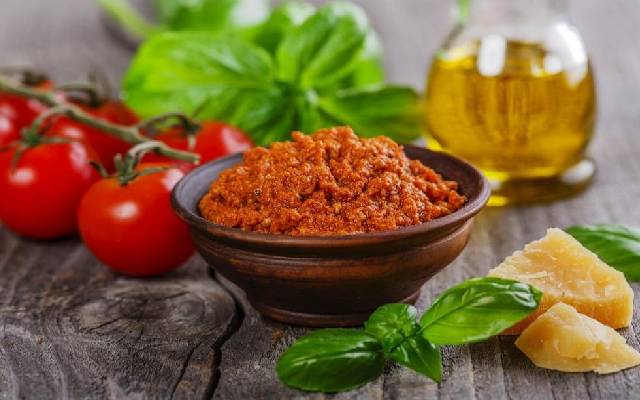 طرز تهیه دیپ پستو قرمز