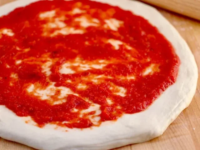 مراحل طرز تهیه سس پیتزا با گوجه فرنگی مراحل طرز تهیه سس پیتزا با گوجه فرنگی