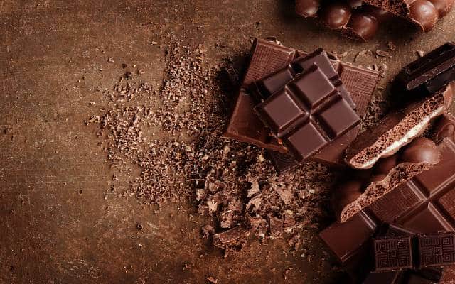 طرز تهیه شکلات تلخ خانگی با پودر کاکائو در یک نگاه