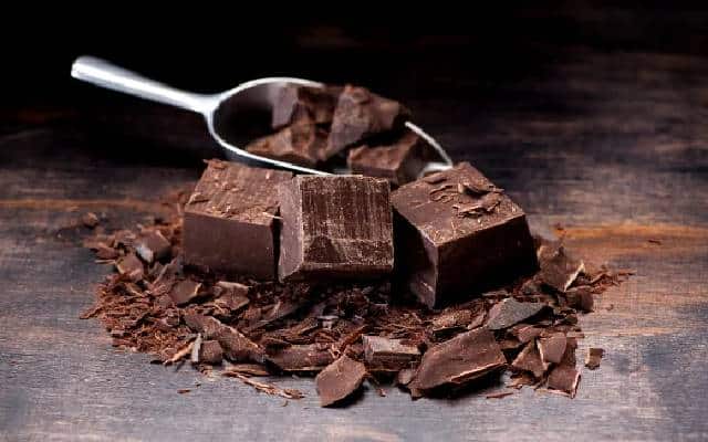 مراحل طرز تهیه شکلات تلخ خانگی با پودر کاکائو