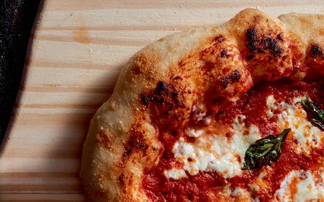 مراحل طرز تهیه پیتزا ناپولیتن مارگاریتا