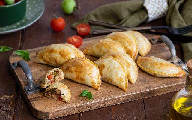 پیراشکی گوشت اسپانیایی از انواع پیراشکی با گوشت