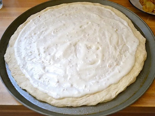 مراحل طرز تهیه سس سفید پایه برای پیتزا مراحل طرز تهیه سس سفید پایه برای پیتزا