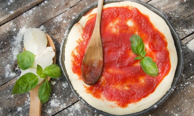 مراحل طرز تهیه سس پیتزا پپرونی مراحل طرز تهیه سس پیتزا پپرونی