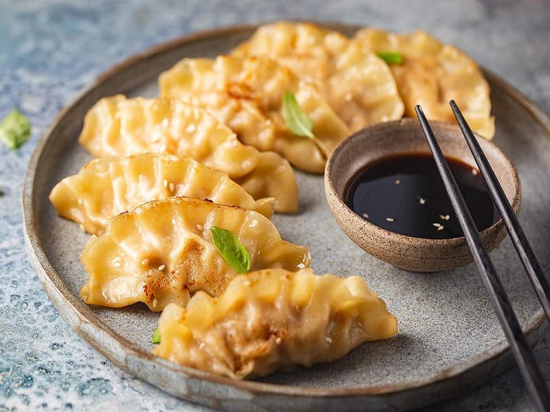 طرز تهیه پیراشکی گوشت جیائوزی؛ در یک نگاه