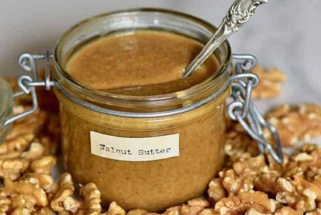 مراحل طرز تهیه کره گردو در خانه