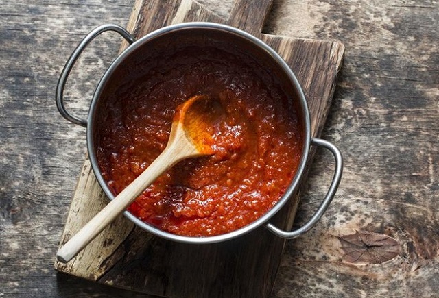 مراحل طرز تهیه سس پیتزا ایتالیایی مراحل طرز تهیه سس پیتزا ایتالیایی